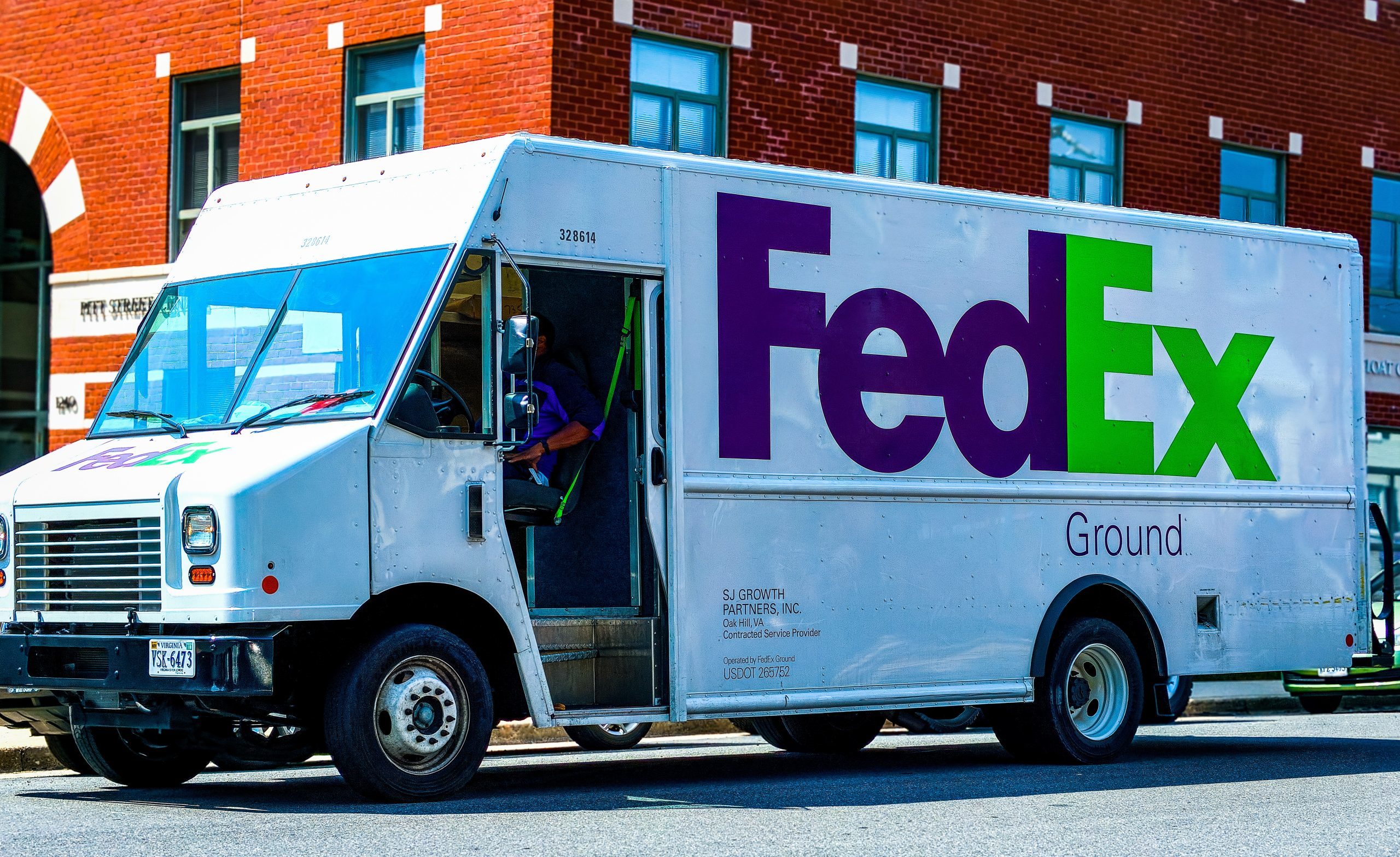 fedex-driver-accident-fedex-truck-accident-lawyer-daniel-kim