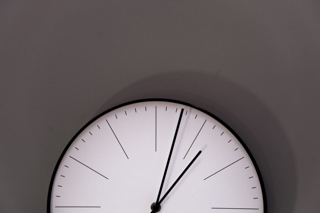 half picture of a clock to time the amount of time a Los Angeles best personal injury lawyer can charge