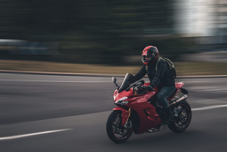 How to choose a safe motorcycle