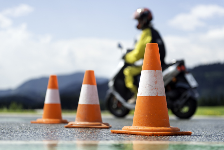 lane splitting with motor vehicles split lanes